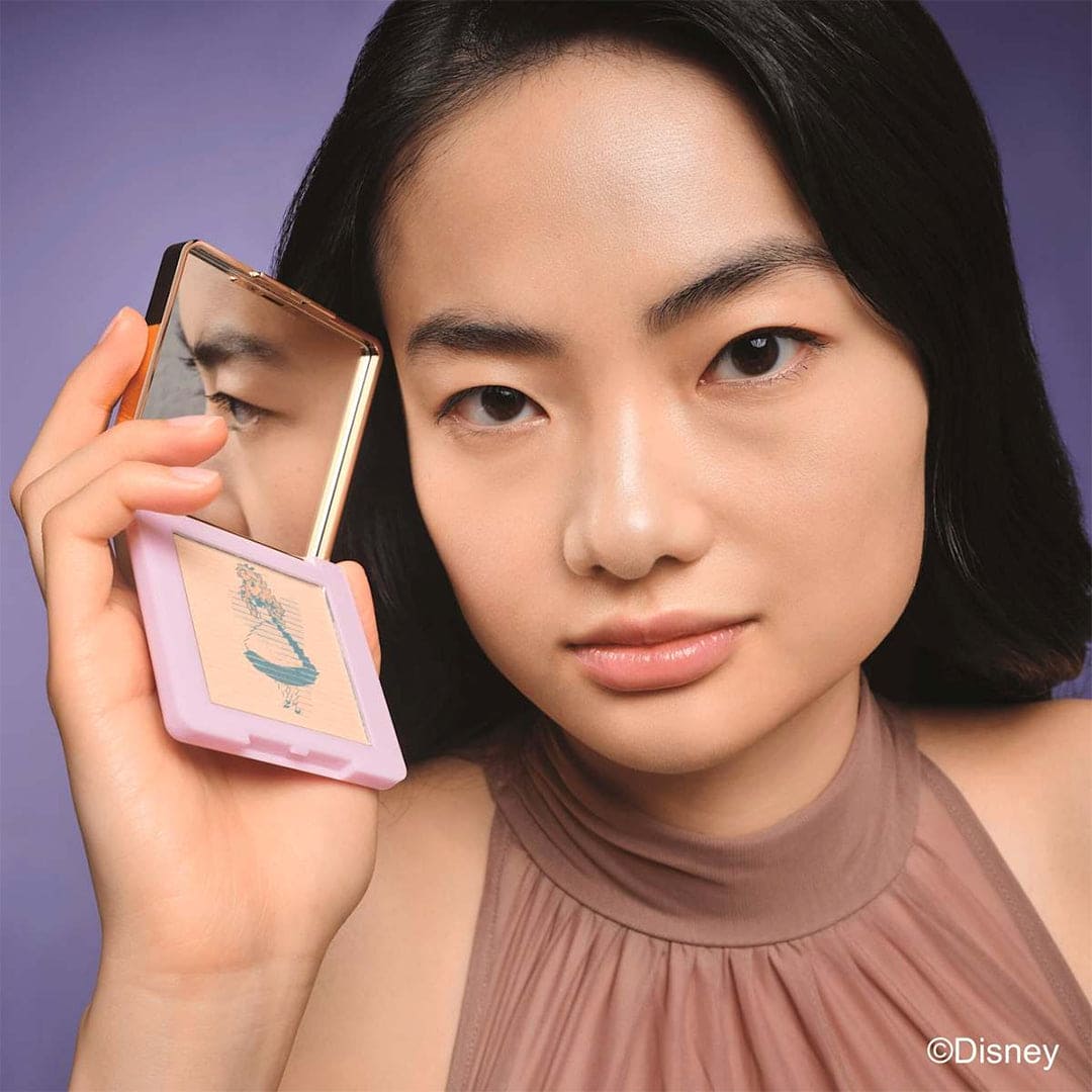 Catrice Alice in Wonderland Luminizing Compact Powder