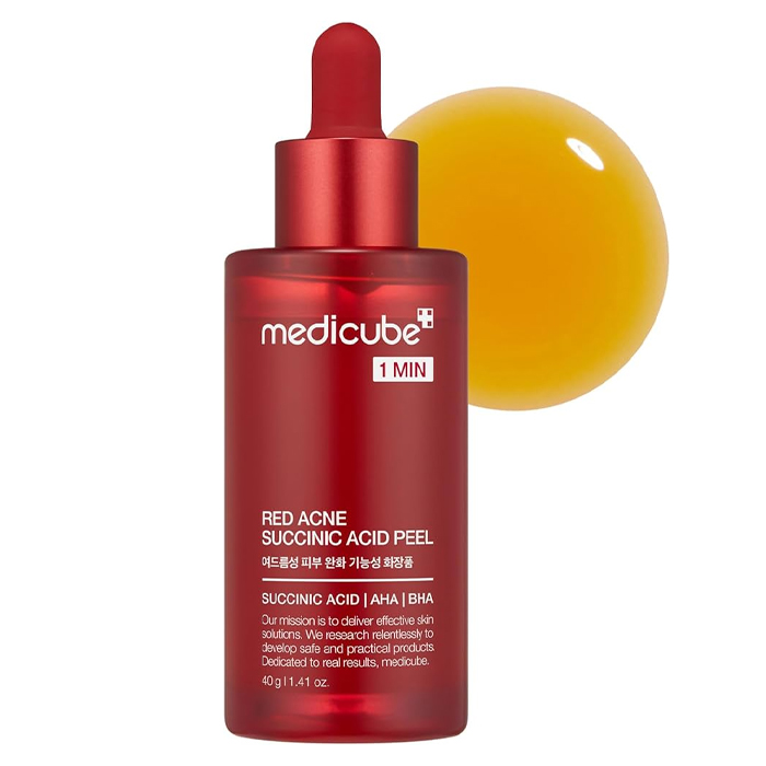 مقشر Medecube Red Acne بحمض الساكسينيك