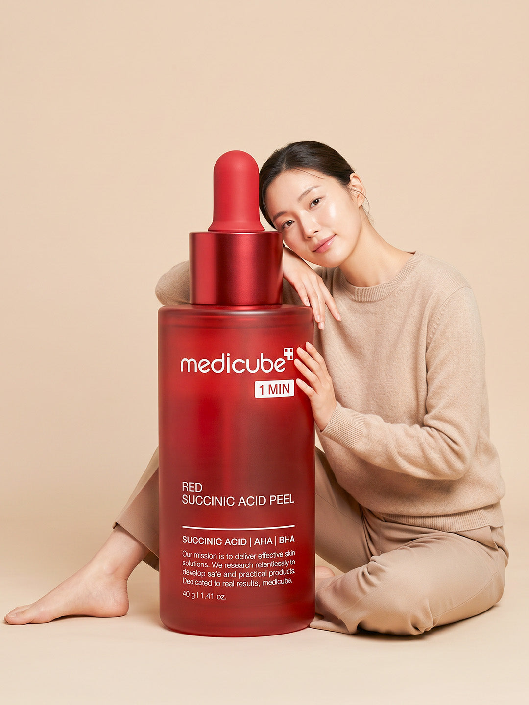 مقشر Medecube Red Acne بحمض الساكسينيك