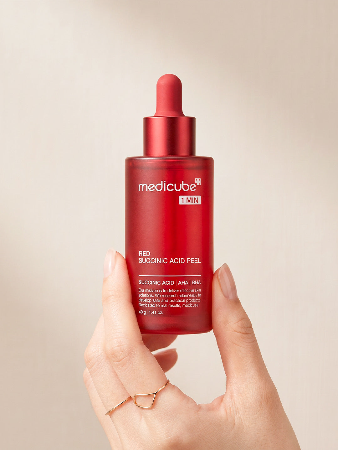 مقشر Medecube Red Acne بحمض الساكسينيك