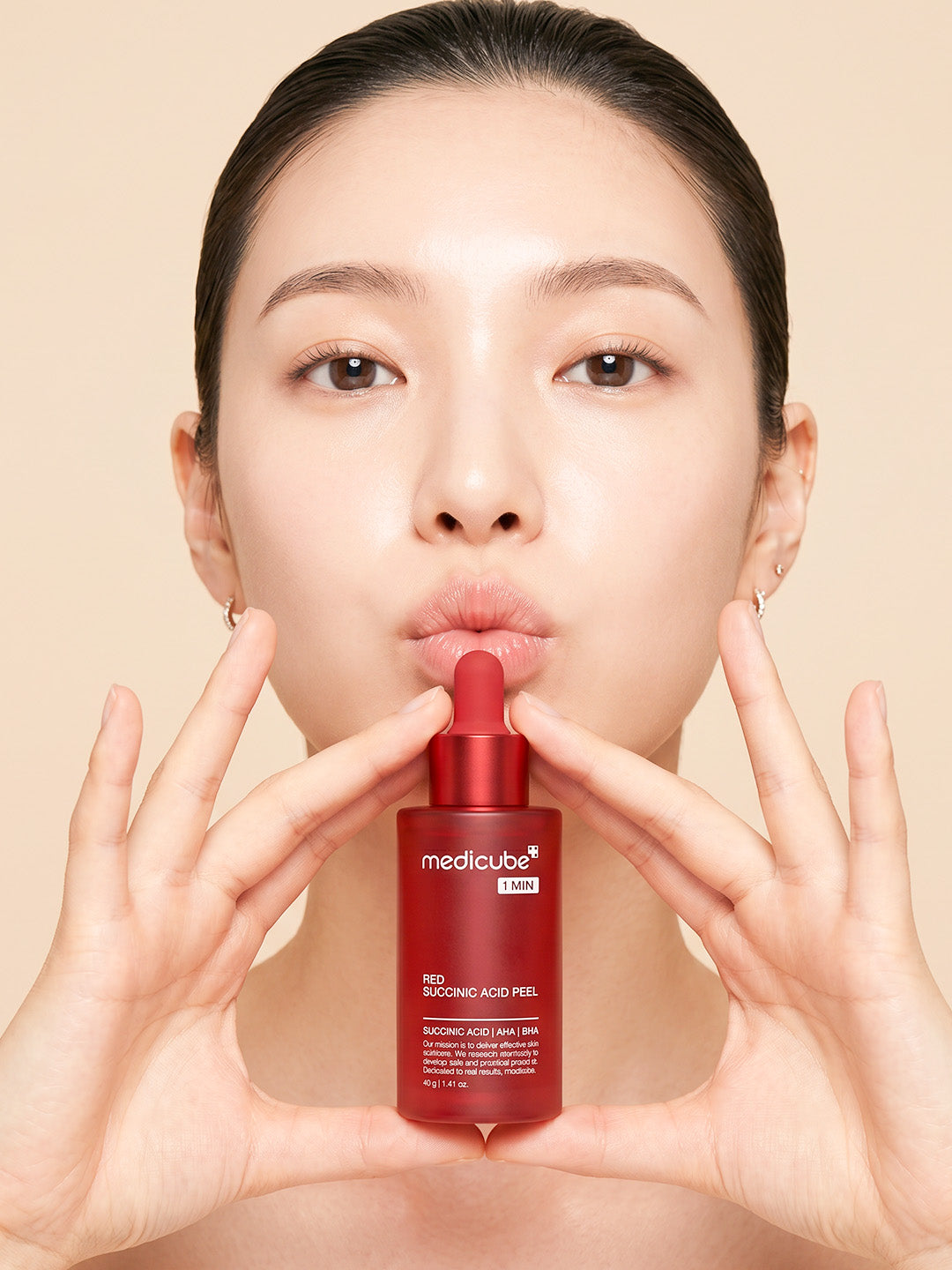 مقشر Medecube Red Acne بحمض الساكسينيك