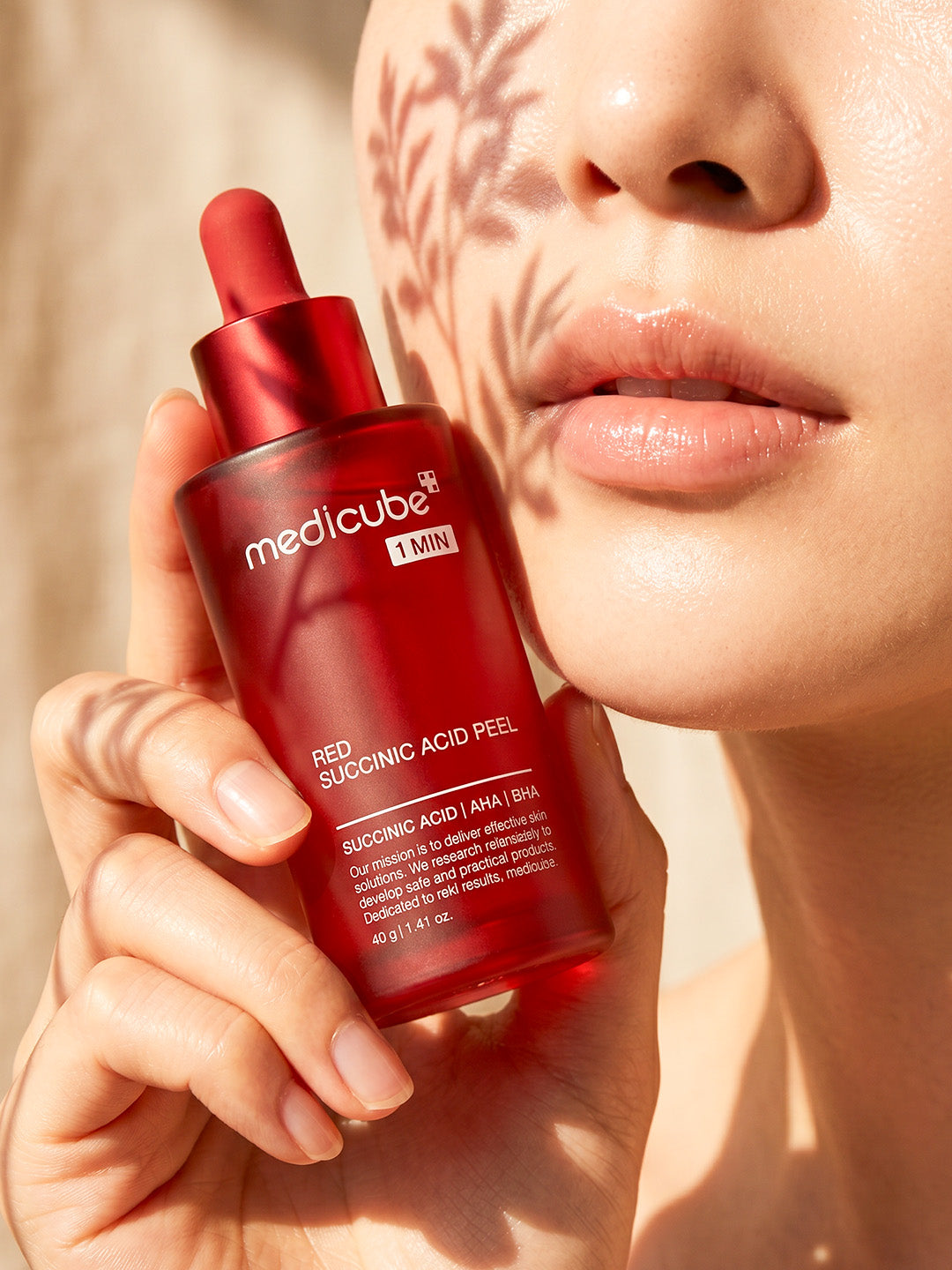 مقشر Medecube Red Acne بحمض الساكسينيك