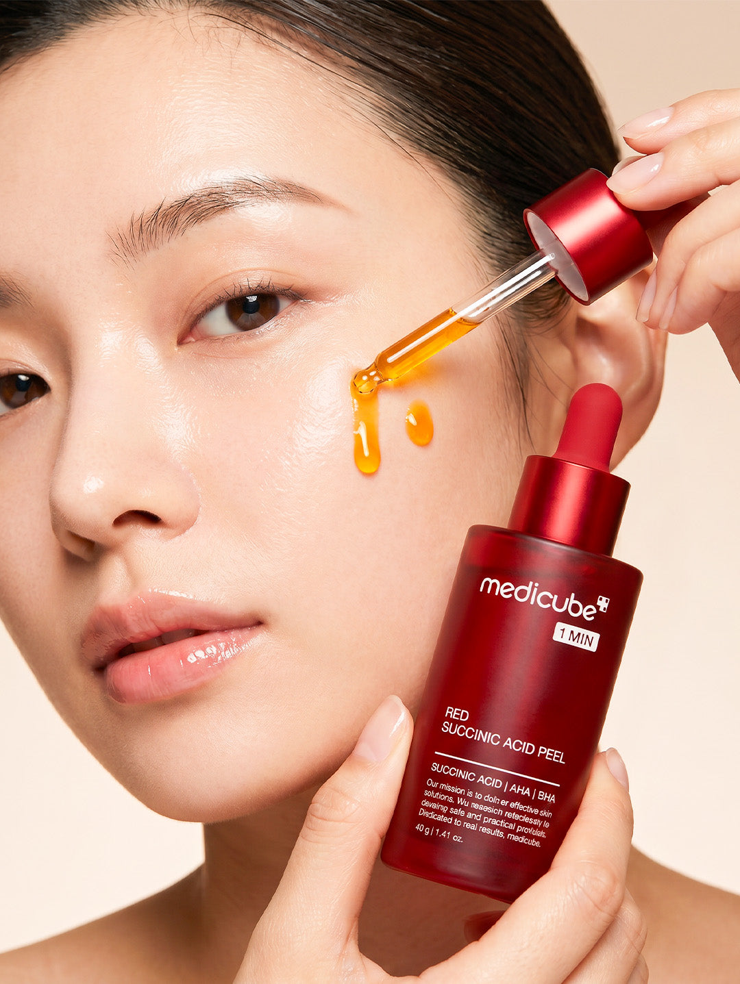 مقشر Medecube Red Acne بحمض الساكسينيك