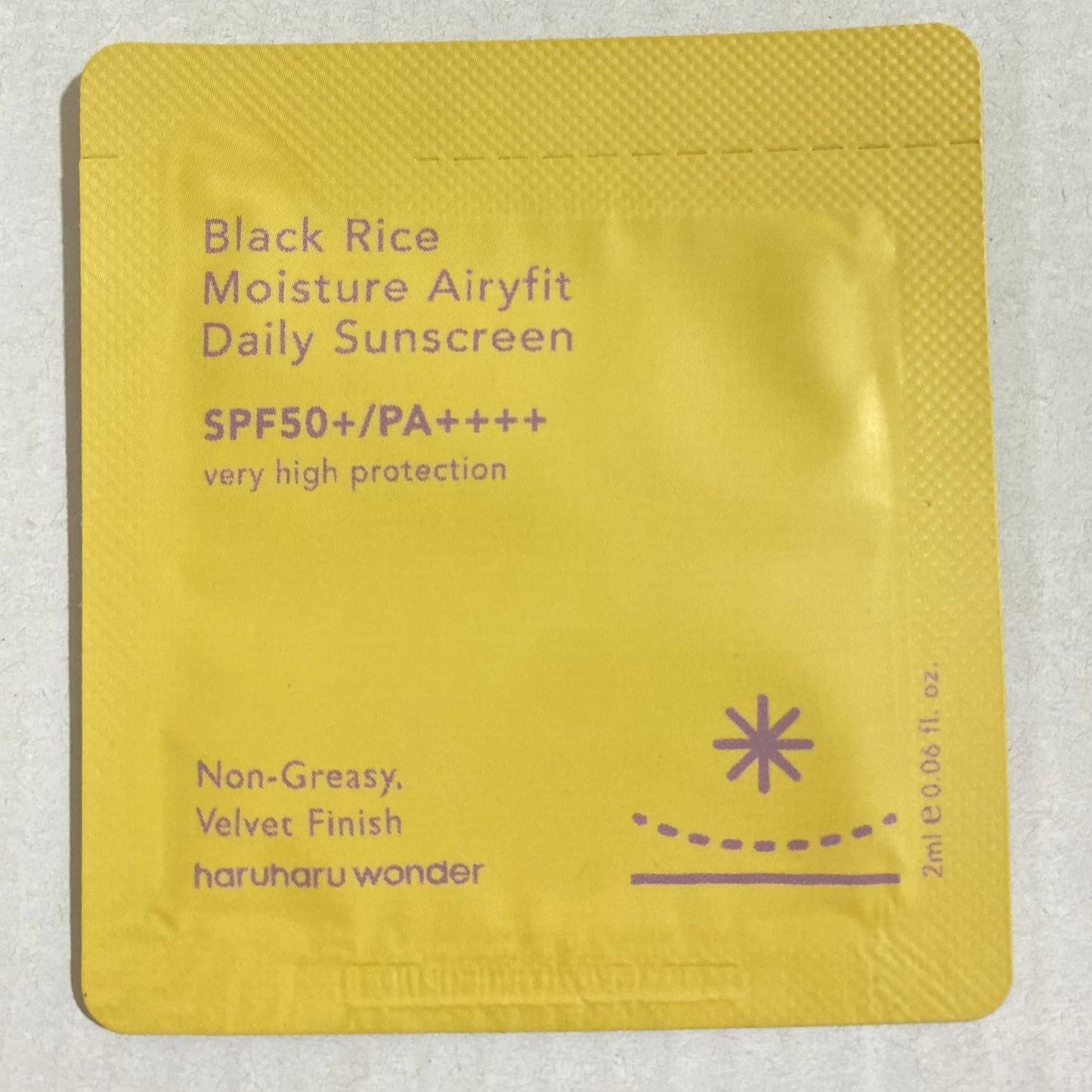 واقي شمس الأرز الأسود المرطب Airyfit بمعامل حماية SPF 50+