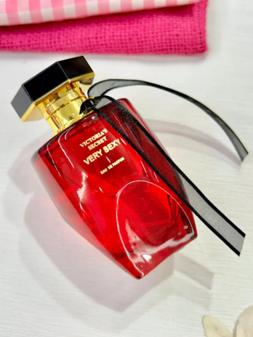 VICTORIA’S SECRET VERY SEXY
