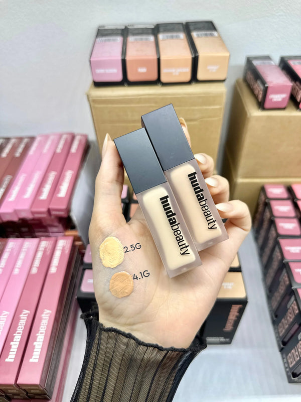Huda Beauty Mirror Concealer